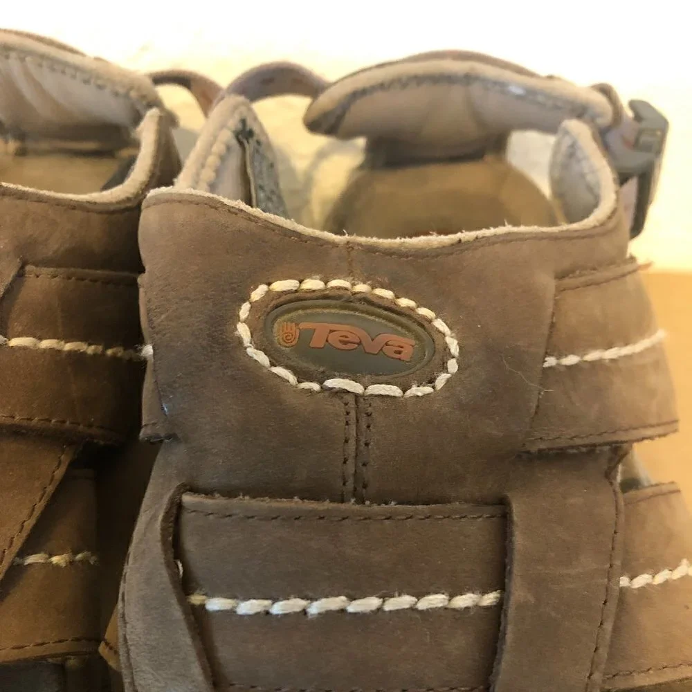 TEVA Sandals Men's Size 9 Brown Tan Leather Stitching Pattern F10004L Hiking